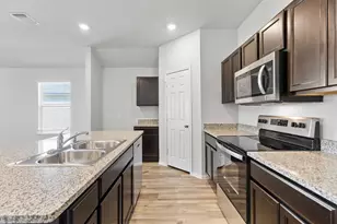 504 Wyatt Wy, Jarrell, TX 76537 - Photo 6