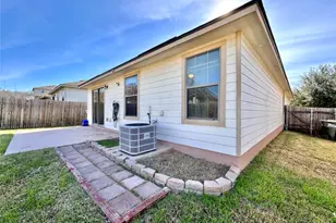 2011 Ashberry Trail W, Georgetown, TX 78626 - Photo 6