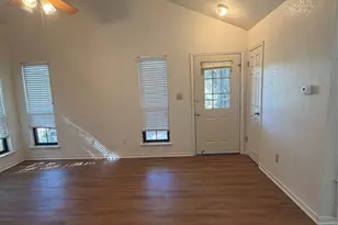 728 W San Antonio St, Lockhart, TX 78644 - Photo 2