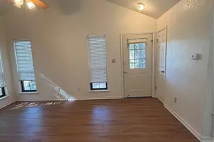 728 W San Antonio St, Lockhart, TX 78644 - Photo 2