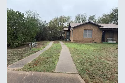 823 N Ellis Street, Giddings, TX 78942 - Photo 2