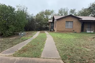 823 N Ellis St, Giddings, TX 78942 - Photo 2