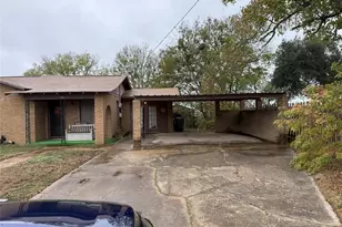 823 N Ellis St, Giddings, TX 78942 - Photo 30