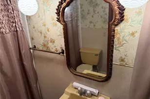 823 N Ellis St, Giddings, TX 78942 - Photo 10