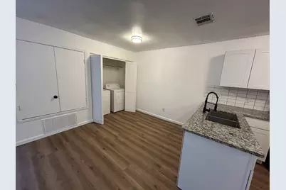 1118 Brookswood Ave E #B, Austin, TX 78721 - Photo 2