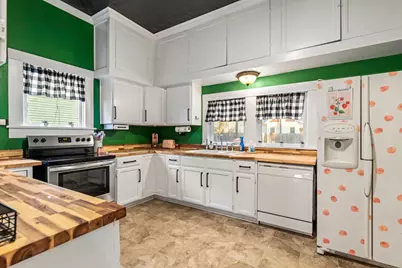 200 Gresham Street, Smithville, TX 78957 - Photo 12