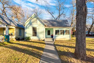 200 Gresham St, Smithville, TX 78957 - Photo 2