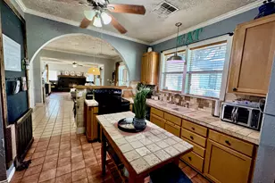 802 Hudgins St, Smithville, TX 78957 - Photo 12