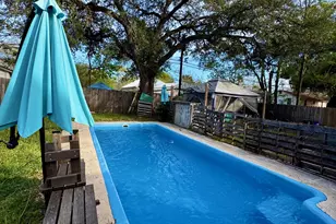 802 Hudgins St, Smithville, TX 78957 - Photo 4