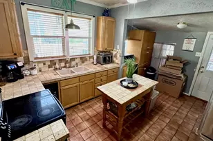 802 Hudgins St, Smithville, TX 78957 - Photo 10