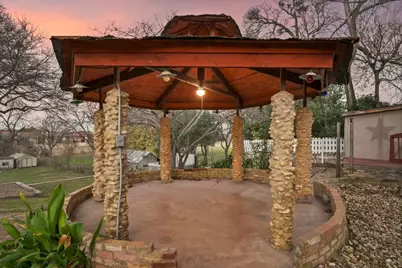 111 E 2nd Street, Georgetown, TX 78626 - Photo 24