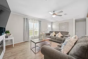 117 Castellana Wy, Elgin, TX 78621 - Photo 6