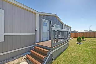 117 Castellana Wy, Elgin, TX 78621 - Photo 4