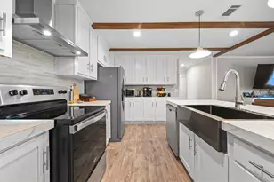 117 Castellana Wy, Elgin, TX 78621 - Photo 12