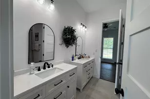 1353 Red Town Rd, Elgin, TX 78621 - Photo 22