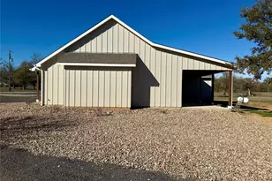 1353 Red Town Rd, Elgin, TX 78621 - Photo 4