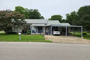 1206 W 8th St, Caldwell, TX 77836 - Photo 2