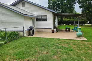 1206 W 8th St, Caldwell, TX 77836 - Photo 30