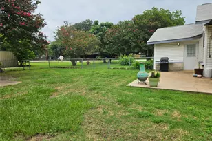 1206 W 8th St, Caldwell, TX 77836 - Photo 38