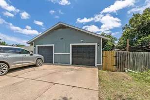 2011 E Stassney Ln, Austin, TX 78744 - Photo 20