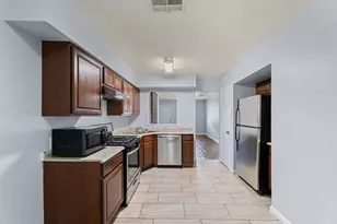 2011 E Stassney Ln, Austin, TX 78744 - Photo 6