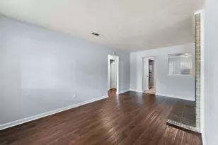 2011 E Stassney Ln, Austin, TX 78744 - Photo 8