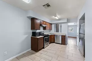 2011 E Stassney Ln, Austin, TX 78744 - Photo 4