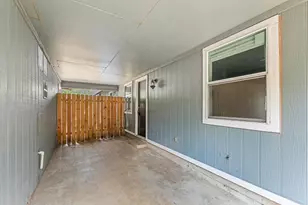 2011 E Stassney Ln, Austin, TX 78744 - Photo 18