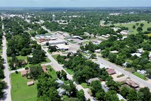 1704 N Houston Ave, Cameron, TX 76520 - Photo 30