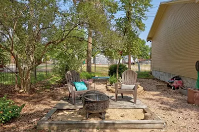 622 W 7th Street, Taylor, TX 76574 - Photo 28