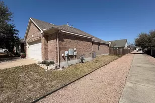 2316 Dovetail St, Pflugerville, TX 78660 - Photo 2