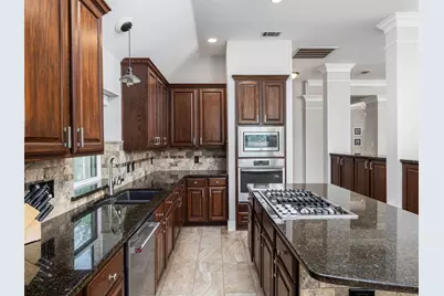 10025 Scull Creek Drive, Austin, TX 78730 - Photo 8