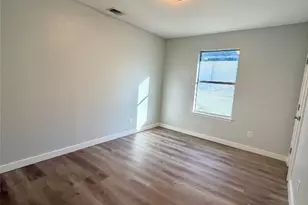 511 Central Ave, Elgin, TX 78621 - Photo 8