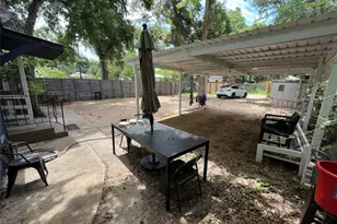 2511 E Cesar Chavez St, Austin, TX 78702 - Photo 8