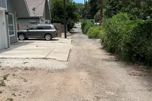 2511 E Cesar Chavez St, Austin, TX 78702 - Photo 10