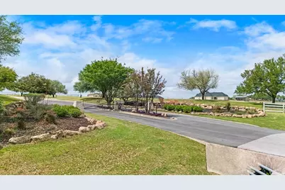 377 Heritage Loop, Hutto, TX 78634 - Photo 2