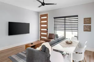 1193 E M. Franklin Ave, Austin, TX 78721 - Photo 2