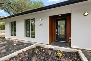 8900 Point W Dr, Austin, TX 78759 - Photo 2