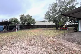 206 Hinton St, Three Rivers, TX 78071 - Photo 10