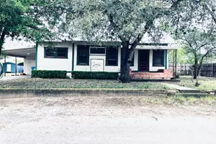 206 Hinton St, Three Rivers, TX 78071 - Photo 2