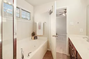 1310 Parmer Ln, Austin, TX 78727 - Photo 18