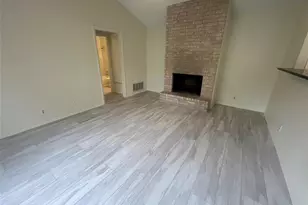 807 Lloyd Ln, Elgin, TX 78621 - Photo 2
