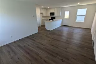 583 Commander Abbott Dr, Jarrell, TX 76537 - Photo 4