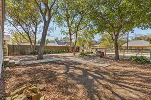 503 Wilkes St, Smithville, TX 78957 - Photo 30