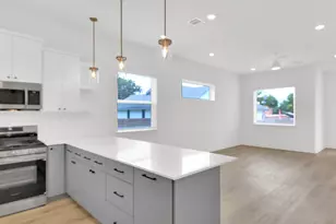 7208 Providence Ave, Austin, TX 78752 - Photo 12