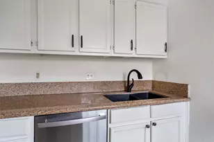 2710 E 3rd St, Austin, TX 78702 - Photo 4