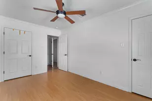 2710 E 3rd St, Austin, TX 78702 - Photo 14