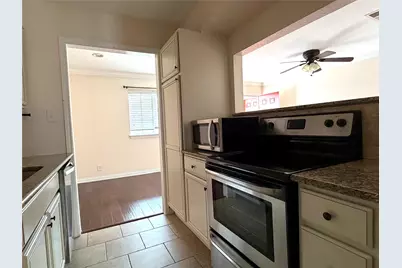 1407 West 39th 1/2 Street #202, Austin, TX 78756 - Photo 6