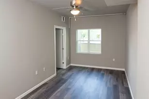 911 W 22nd St, Austin, TX 78705 - Photo 2