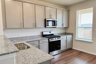 916 Papaya Dr, Buda, TX 78610 - Photo 6